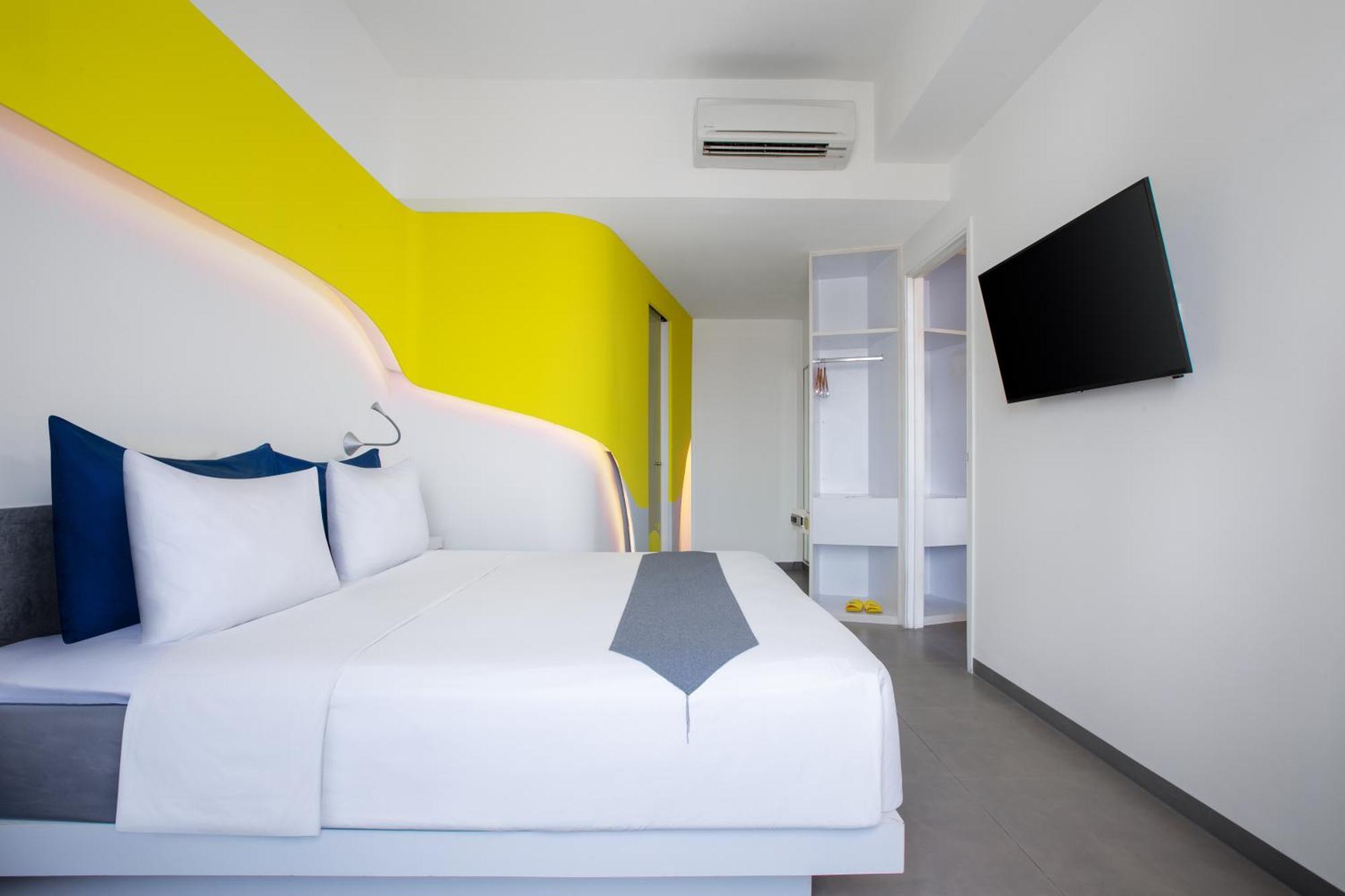 Yello Hotel Jemursari Surabaya Exterior foto