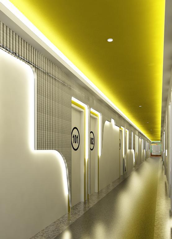 Yello Hotel Jemursari Surabaya Zimmer foto