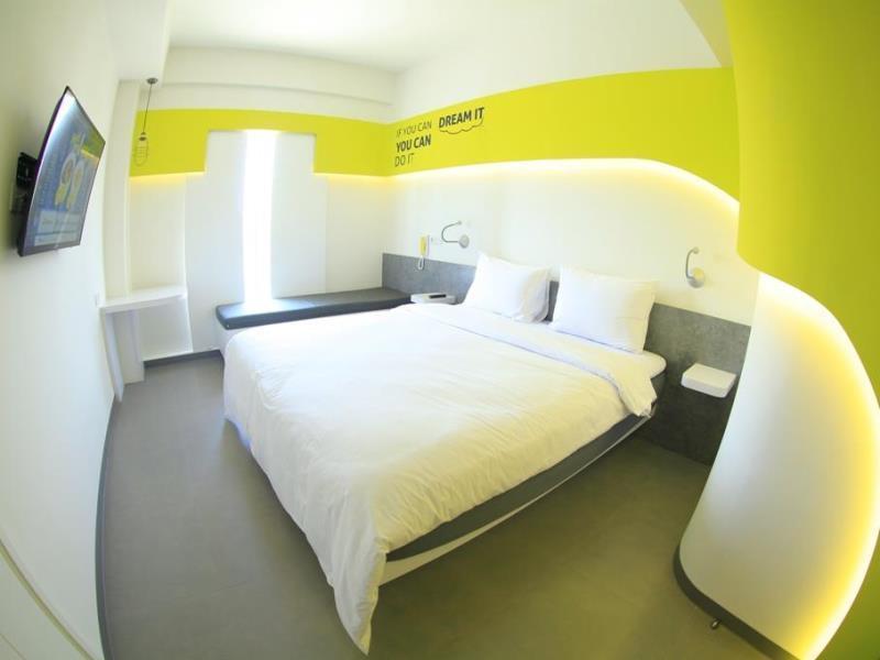 Yello Hotel Jemursari Surabaya Exterior foto